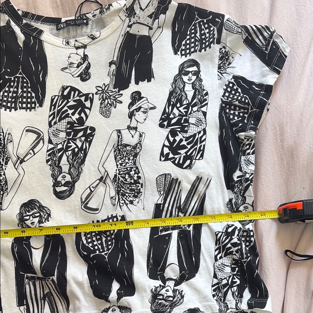 Zara Black and White Graphic T-Shirt - Picture 7 of 8